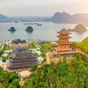 Alternative view of Chùa Tam Chúc - Địa Tạng Phi Lai Tự 1N