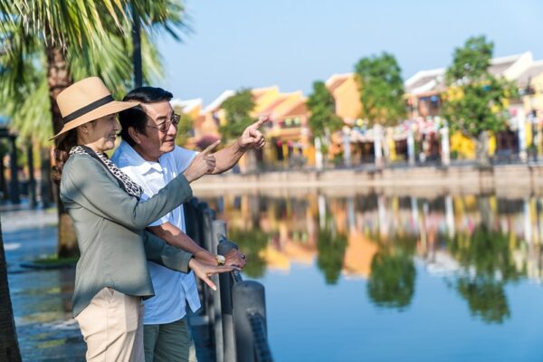 Kinh nghiệm du lịch cho người cao tuổi trong nước thoải mái nhất
