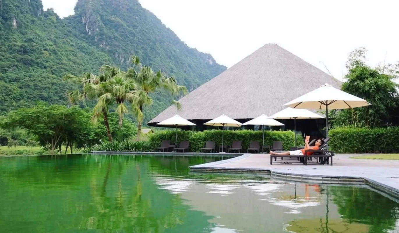 Trải nghiệm tắm khoáng Kim Bôi thư giãn giữa núi rừng Hòa Bình